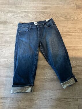 Levi’s 515 Dark wash Button zipper Capri denim jeans women’s size 10